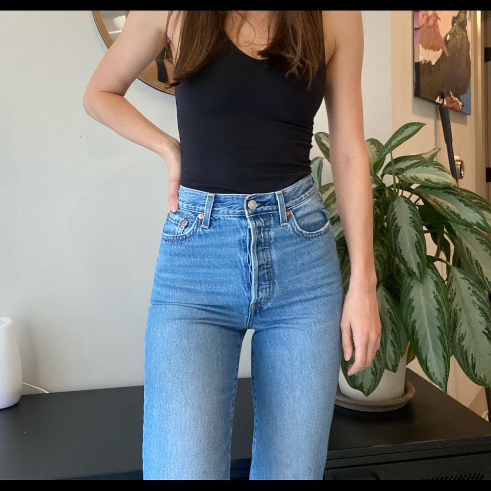 Levi’s Ribcage Straight Crop Jean